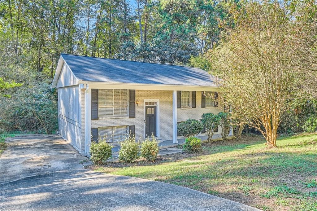 4 bedroom, 2 bathroom, 900 sq ft single family residence sold at 4660 Edwina Lane, Atlanta, GA 30331