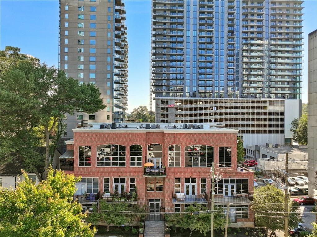 2 bedroom, 2 bathroom, 1,237 sq ft condominium sold at 1023 Juniper Street 206, Atlanta, GA 30309
