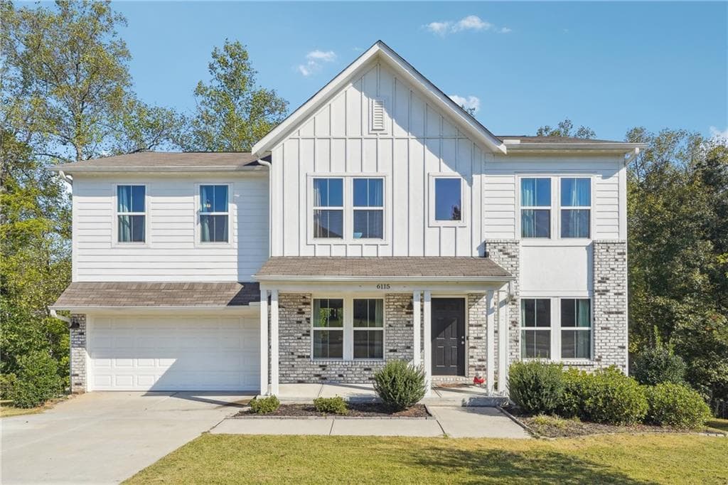 4 bedroom, 3 bathroom single family residence sold at 6115 Crescent Landing Drive, Cumming, GA 30028