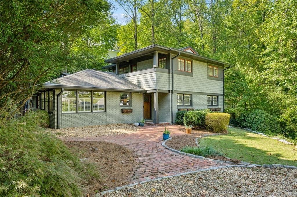 4 bedroom, 3 bathroom, 2,729 sq ft single family residence sold at 2758 Valvedere Drive, Brookhaven, GA 30319