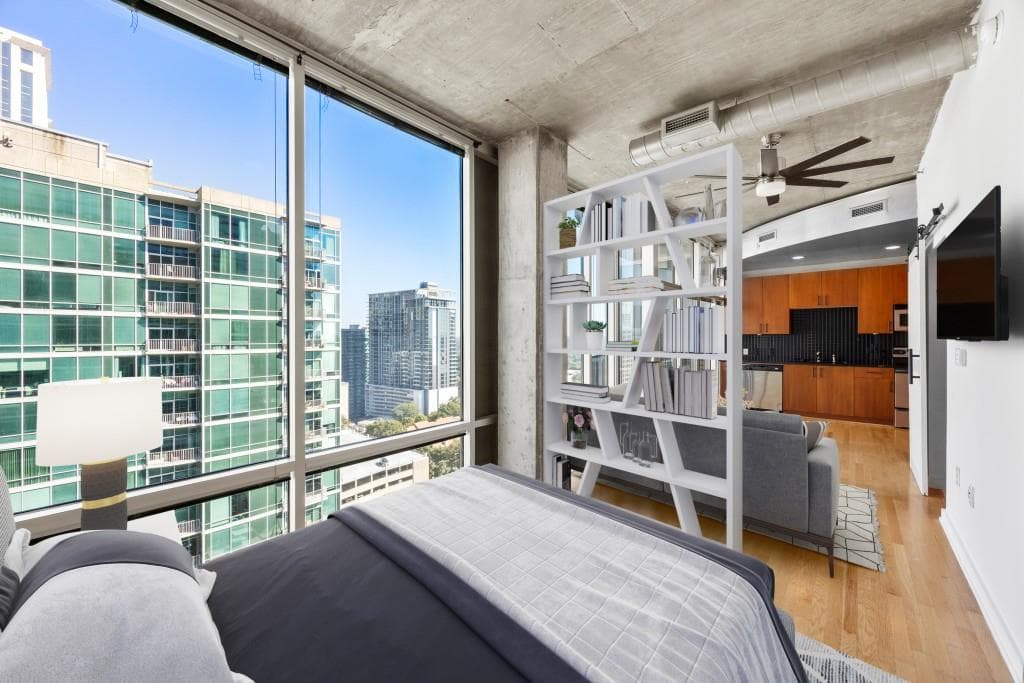 1 bedroom, 1 bathroom condominium sold at 923 Peachtree Street 1732, Atlanta, GA 30309