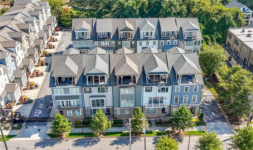 4 bedroom, 5 bathroom, 2,825 sq ft townhouse sold at 290 Heritage Lane, Atlanta, GA 30316