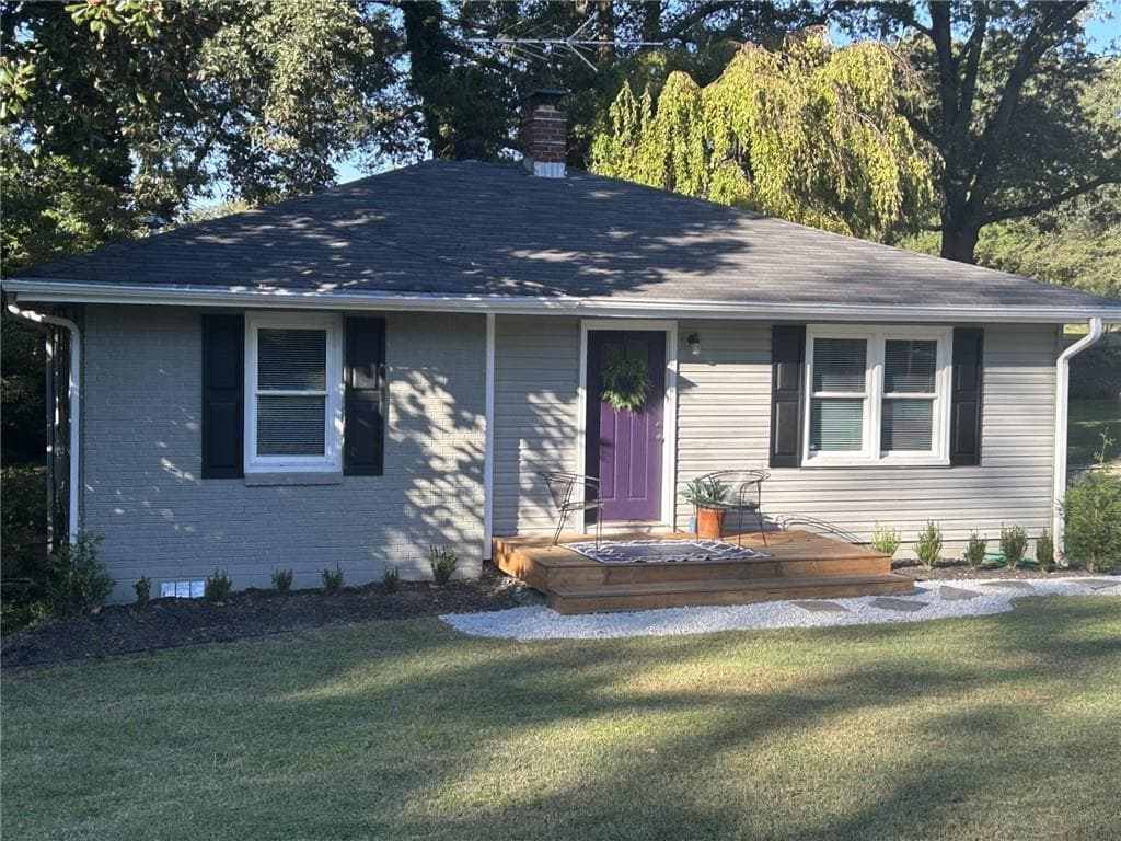 3 bedroom, 2 bathroom, 1,200 sq ft single family residence sold at 916 SHARON Circle, Smyrna, GA 30080
