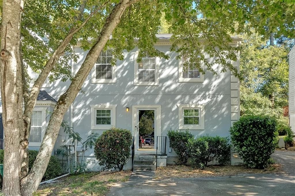 3 bedroom, 2 bathroom, 1,664 sq ft townhouse sold at 3202 Kingswood Glen, Decatur, GA 30034