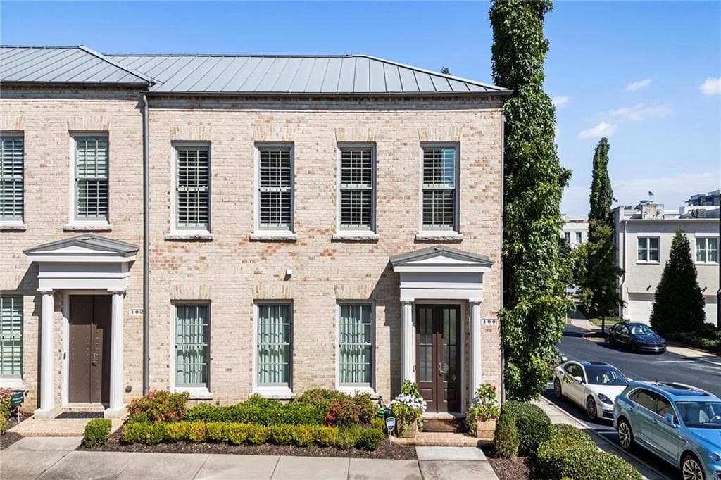4 bedroom, 5 bathroom townhouse sold at 100 Grand Crescent, Alpharetta, GA 30009