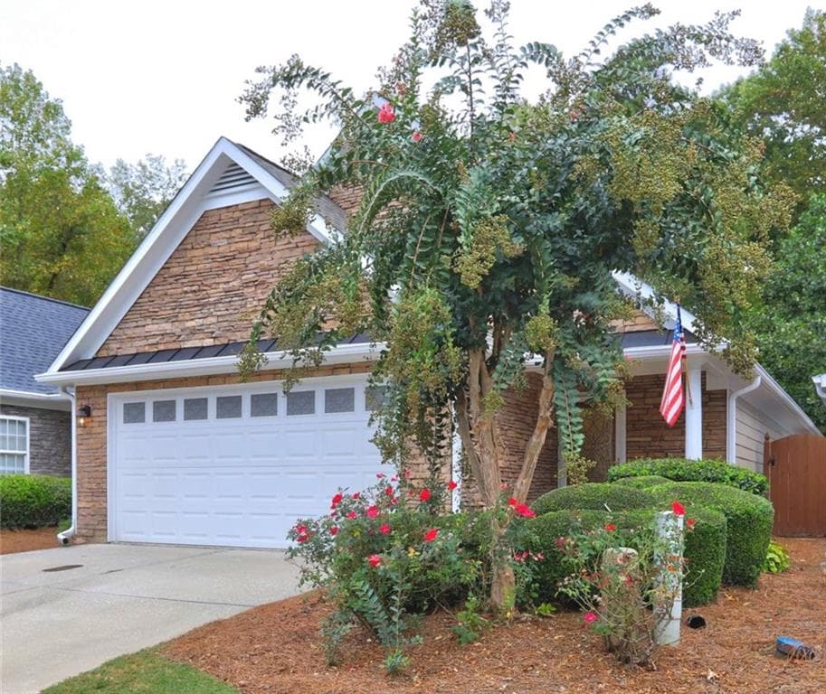 4 bedroom, 3 bathroom, 2,277 sq ft single family residence sold at 298 Villa Creek Parkway, Canton, GA 30114