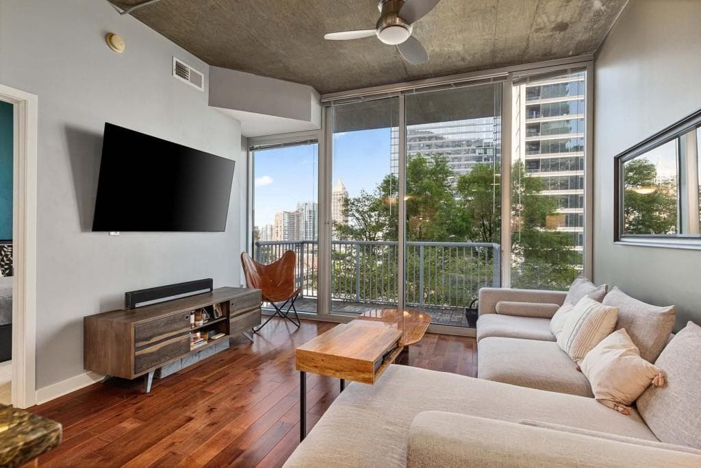 1 bedroom, 1 bathroom, 803 sq ft condominium sold at 855 Peachtree Street 1308, Atlanta, GA 30308