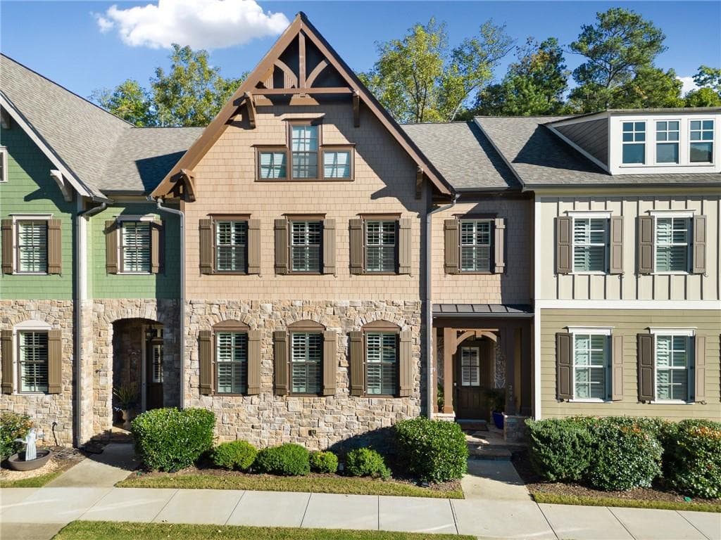 3 bedroom, 3 bathroom townhouse sold at 294 Trecastle Square, Canton, GA 30114