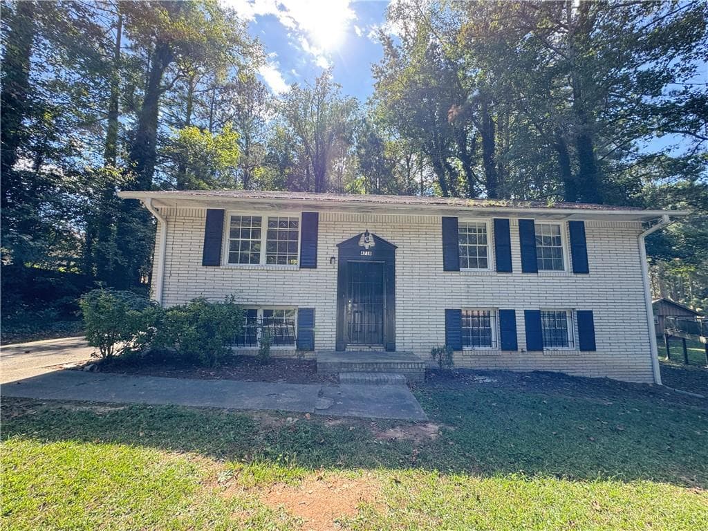 5 bedroom, 2 bathroom, 960 sq ft single family residence sold at 4718 Greenbriar Trail, Atlanta, GA 30331