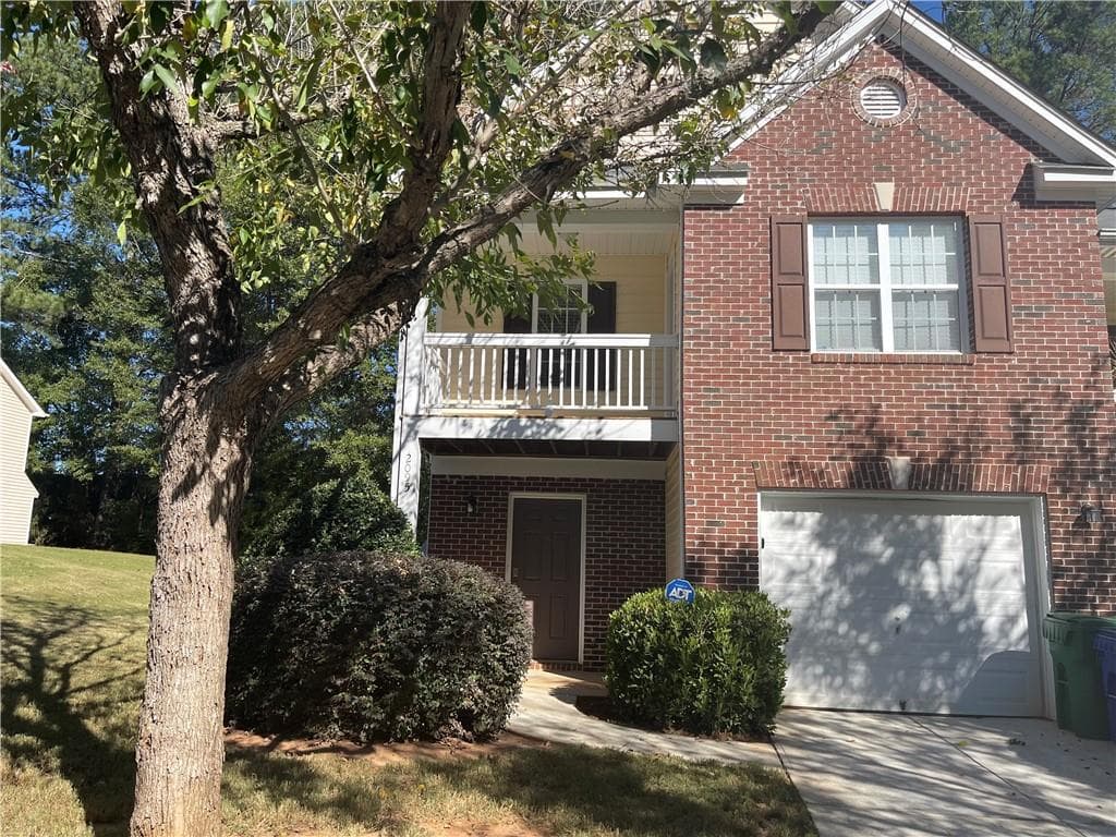3 bedroom, 3 bathroom townhouse sold at 2095 Manhattan Parkway, Decatur, GA 30035