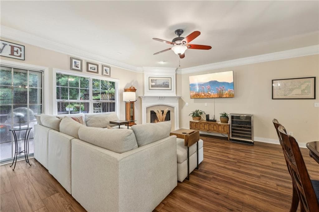 3 bedroom, 4 bathroom townhouse sold at 610 Pember Point, Sandy Springs, GA 30350