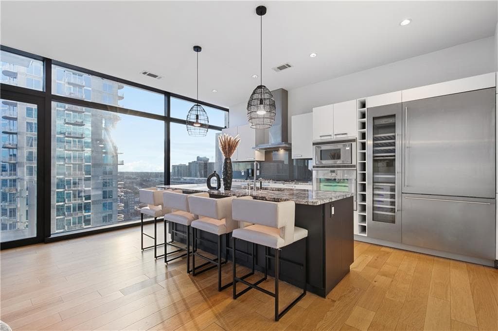 2 bedroom, 3 bathroom condominium sold at 45 Ivan Allen Jr Boulevard 2201, Atlanta, GA 30308