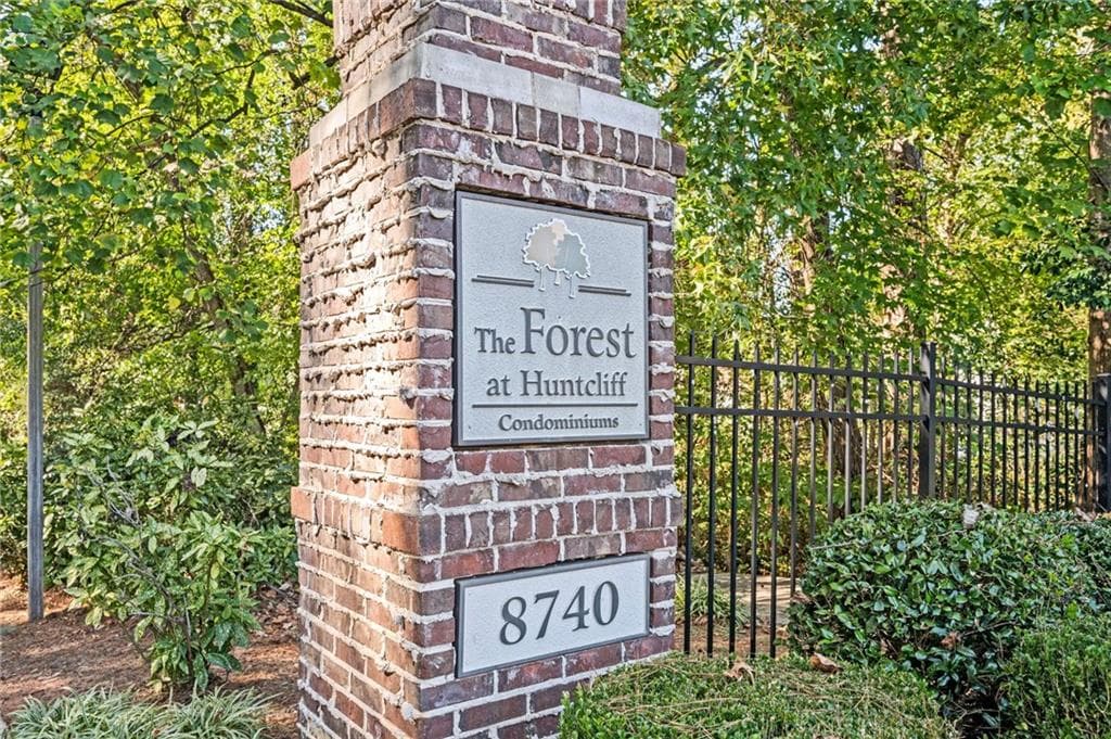 3 bedroom, 2 bathroom, 1,635 sq ft condominium sold at 8740 Roswell Road 10D, Sandy Springs, GA 30350