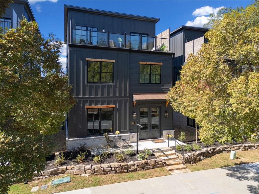 3 bedroom, 4 bathroom, 2,549 sq ft single family residence sold at 655 Market Street, Woodstock, GA 30188