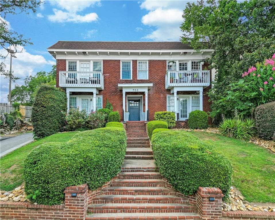 2 bedroom, 1 bathroom, 1,045 sq ft condominium sold at 706 Charles Allen Drive 4, Atlanta, GA 30308