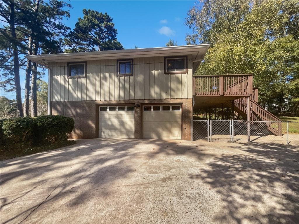 3 bedroom, 3 bathroom single family residence sold at 884 E Riverbend Drive, Lilburn, GA 30047