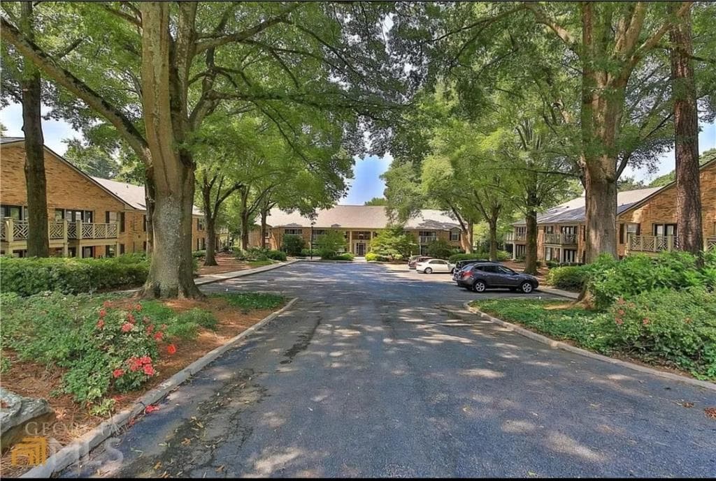 2 bedroom, 1 bathroom condominium sold at 3650 ASHFORD DUNWOODY Road 923, Brookhaven, GA 30319