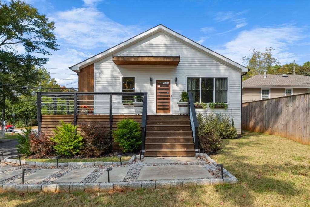 4 bedroom, 3 bathroom, 2,185 sq ft single family residence sold at 2655 Glenwood Avenue, Atlanta, GA 30317
