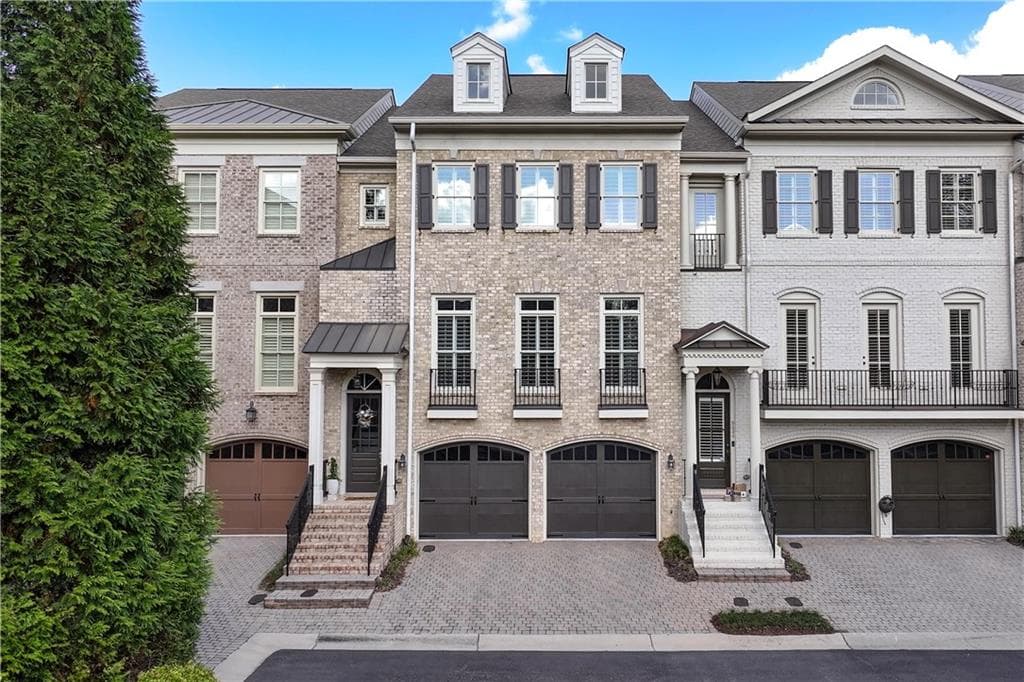 3 bedroom, 4 bathroom, 2,600 sq ft townhouse sold at 9046 Riverbend Manor, Alpharetta, GA 30022