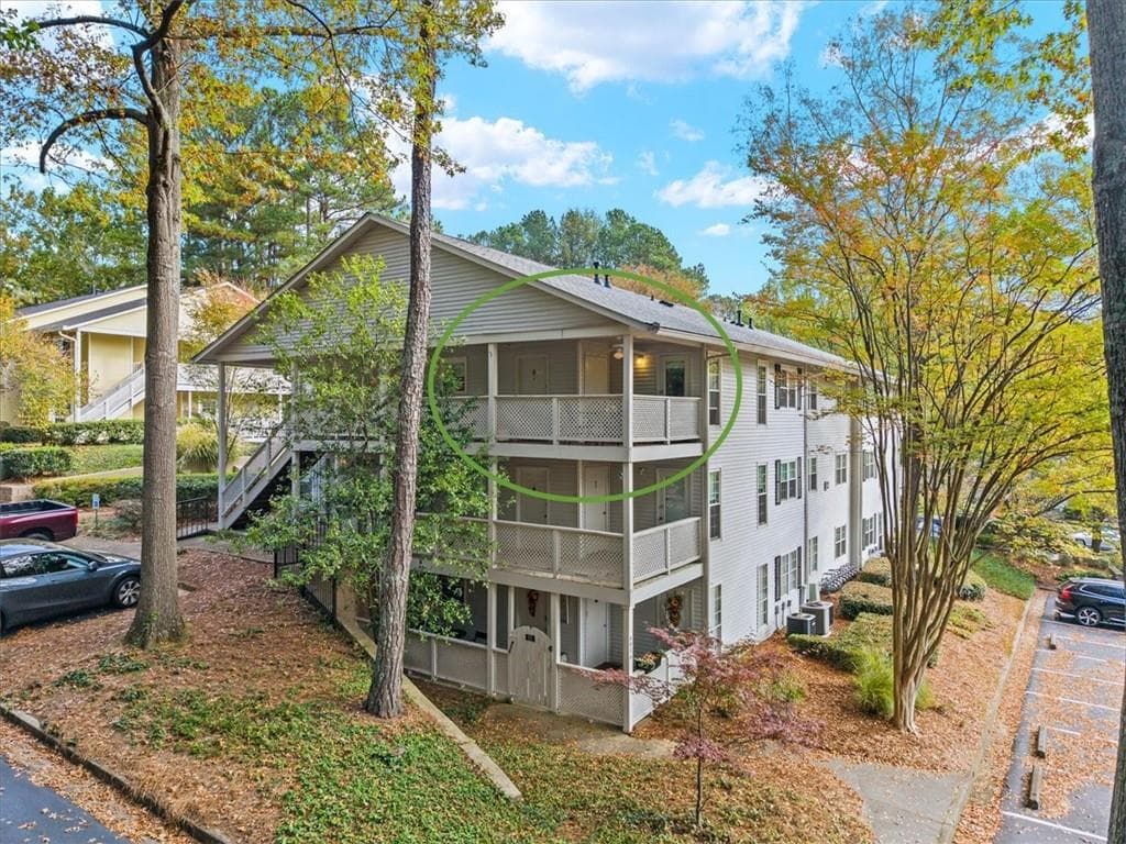 2 bedroom, 2 bathroom, 1,060 sq ft condominium sold at 6816 Glenridge Drive F, Atlanta, GA 30328