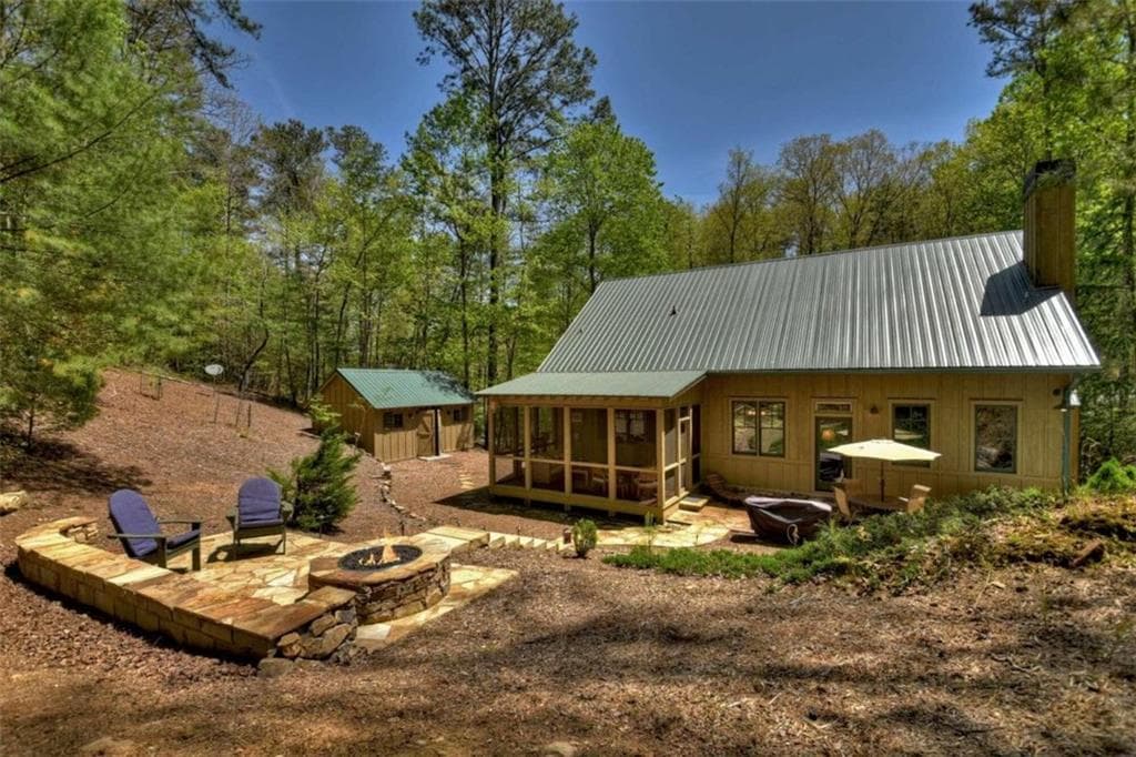 2 bedroom, 3 bathroom single family residence sold at 890 Nexus Drive, East Ellijay, GA 30540