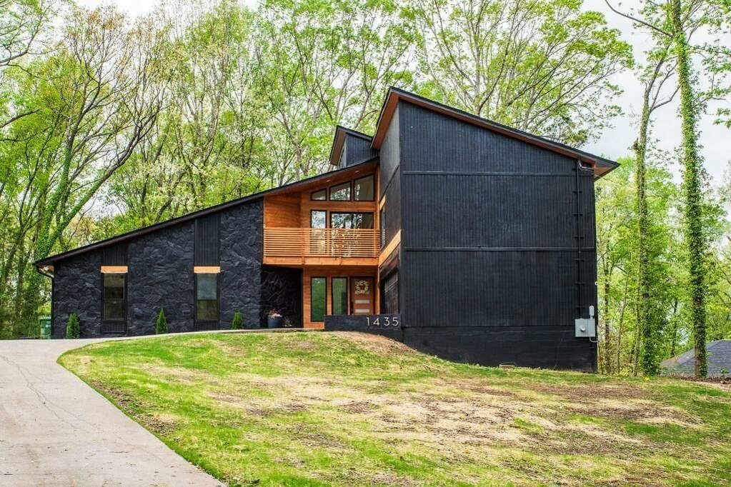 4 bedroom, 3 bathroom, 3,318 sq ft single family residence sold at 1435 NISKEY LAKE Road, Atlanta, GA 30331