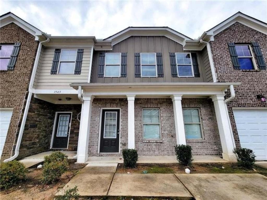 3 bedroom, 3 bathroom townhouse sold at 1535 Iris Walk, Jonesboro, GA 30238