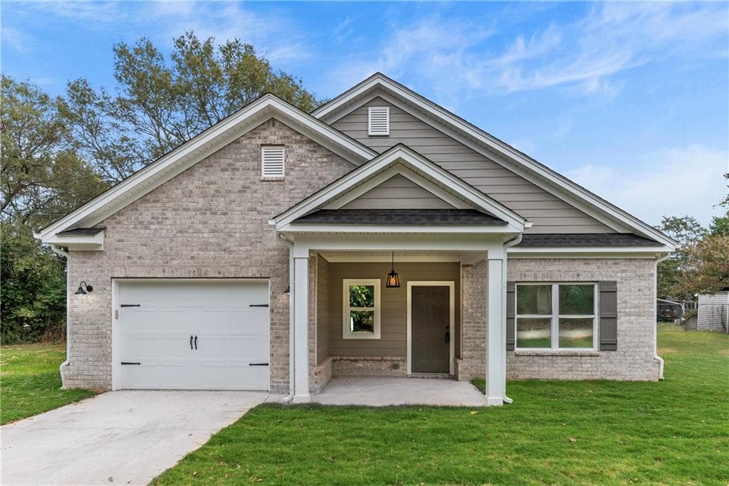 4 bedroom, 2 bathroom single family residence sold at 303 Boxwood Street, Social Circle, GA 30025