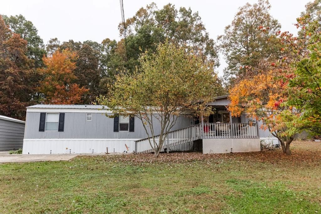 3 bedroom, 2 bathroom single family residence sold at 297 Brookwood Village Lane, Cleveland, GA 30528
