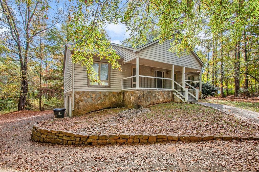 3 bedroom, 2 bathroom single family residence sold at 175 Carriage Gate Drive, Sharpsburg, GA 30277