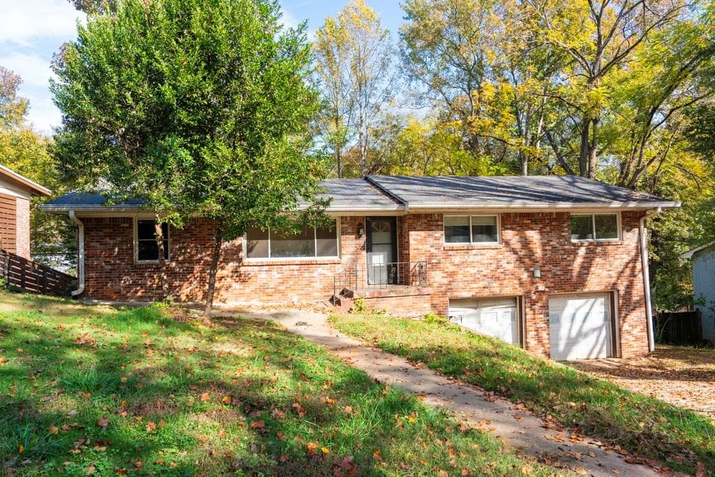 3 bedroom, 2 bathroom, 1,482 sq ft single family residence sold at 3944 W Hilda Circle, Decatur, GA 30035