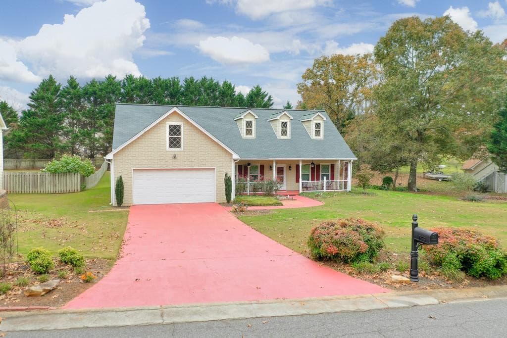 3 bedroom, 3 bathroom, 2,174 sq ft single family residence sold at 7855 Castleberry Farms Drive, Gainesville, GA 30506