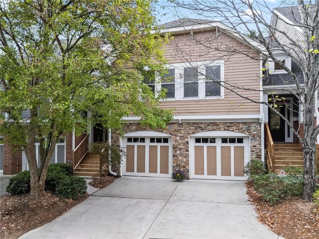 3 bedroom, 3 bathroom, 2,318 sq ft townhouse sold at 2015 Liberty Lane, Roswell, GA 30075