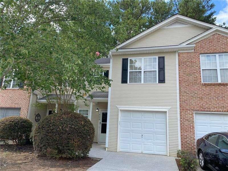 3 bedroom, 3 bathroom townhouse sold at 223 Venture Path, Hiram, GA 30141