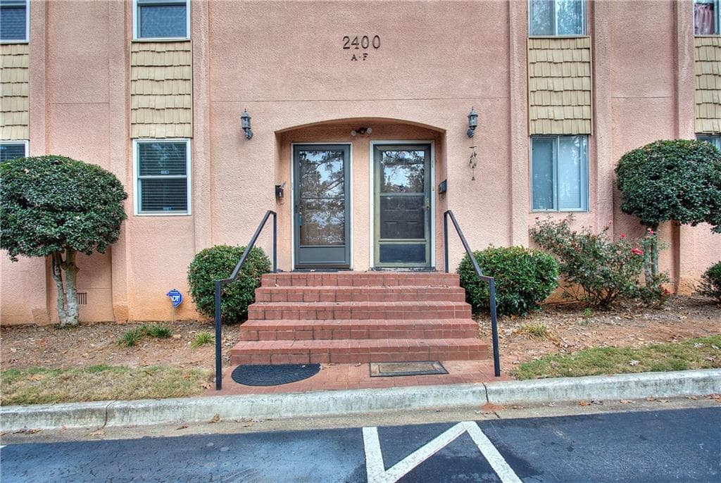 3 bedroom, 4 bathroom, 1,528 sq ft townhouse sold at 2400 Lawrenceville Highway C, Decatur, GA 30033