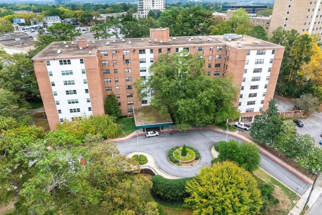 1 bedroom, 1 bathroom, 658 sq ft condominium sold at 2965 Pharr Court South 809, Atlanta, GA 30305