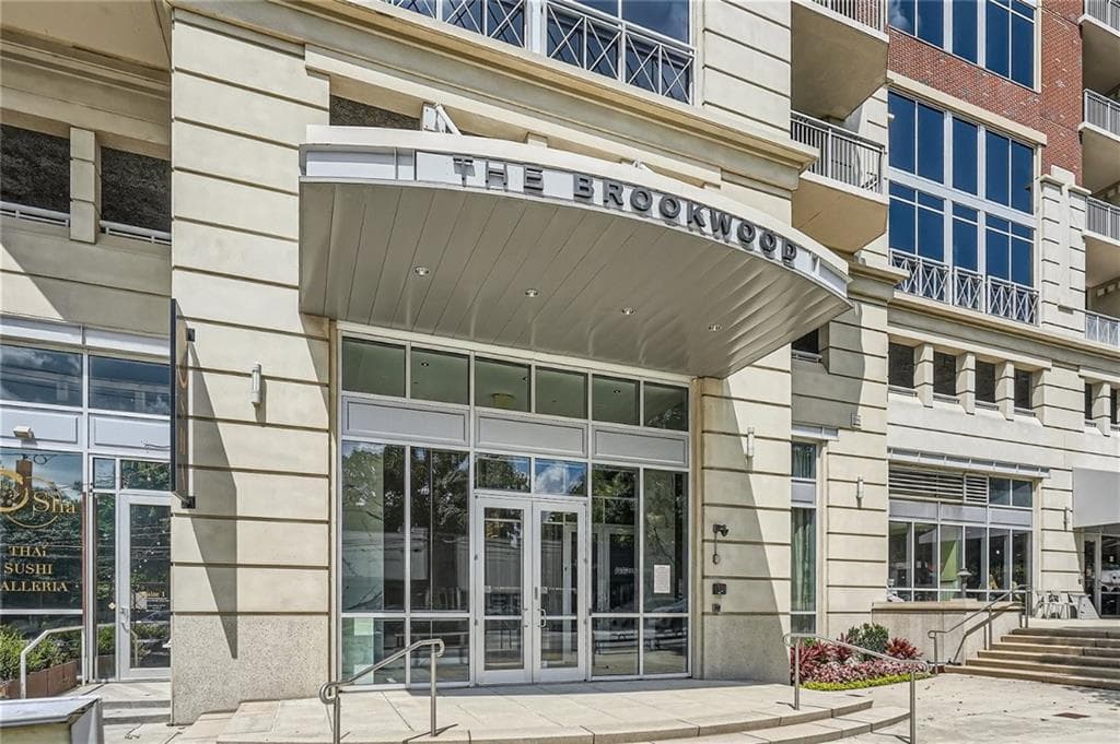 3 bedroom, 3 bathroom, 2,527 sq ft condominium sold at 1820 Peachtree Street 1101, Atlanta, GA 30309
