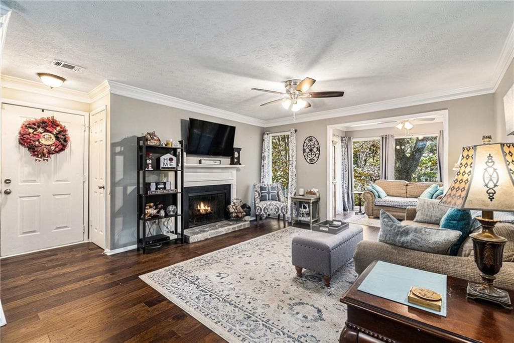 3 bedroom, 2 bathroom condominium sold at 804 Vicksburg Place, Atlanta, GA 30350