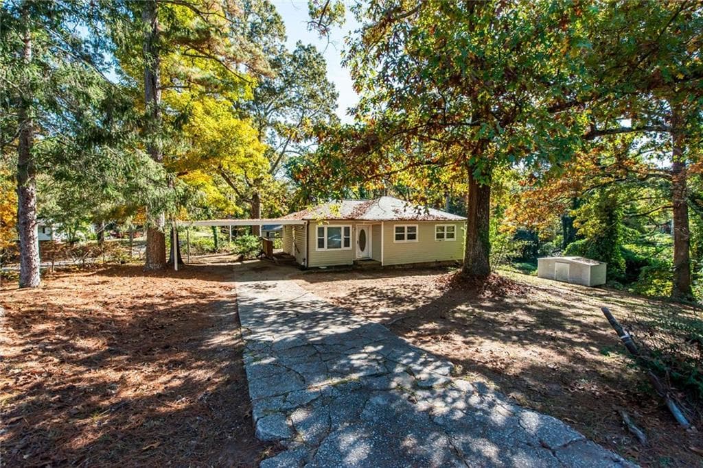 3 bedroom, 2 bathroom, 964 sq ft single family residence sold at 6055 Blackhawk Trail, Mableton, GA 30126