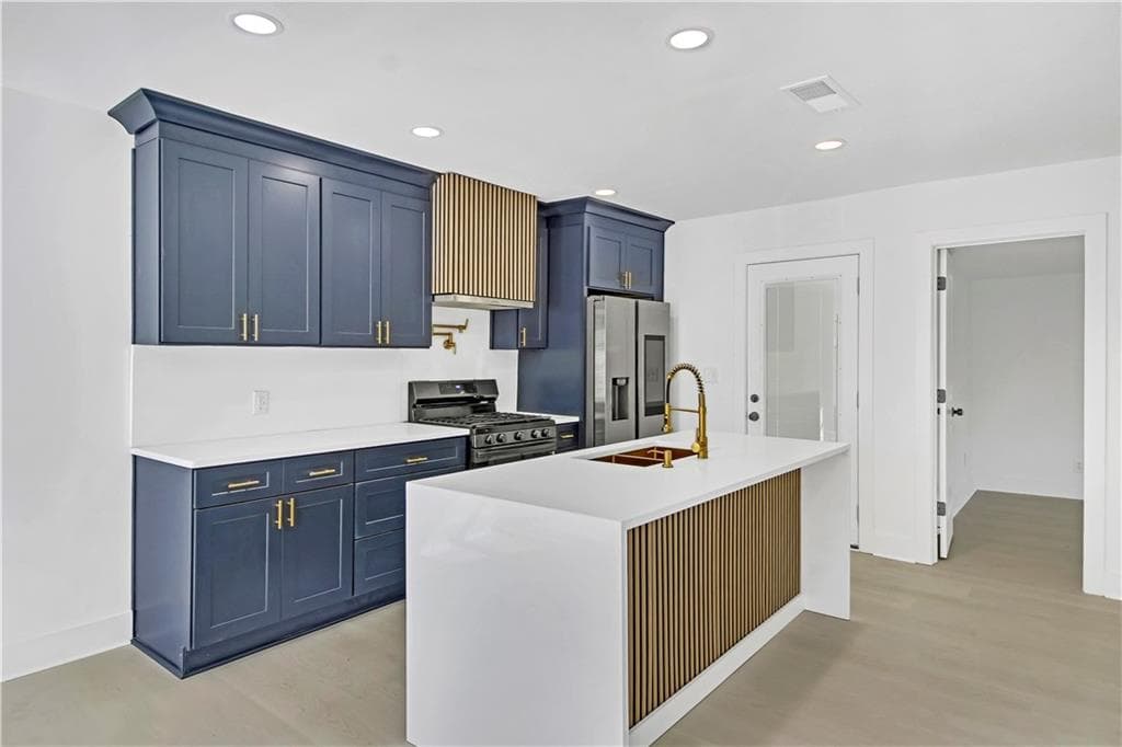 3 bedroom, 2 bathroom single family residence sold at 2067 Arlington Circle, Atlanta, GA 30318