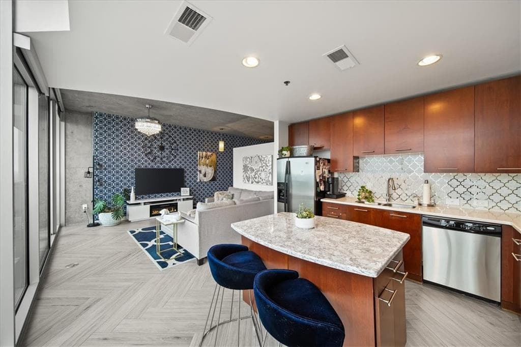 1 bedroom, 1 bathroom, 783 sq ft condominium sold at 3324 Peachtree Road 2612, Atlanta, GA 30326
