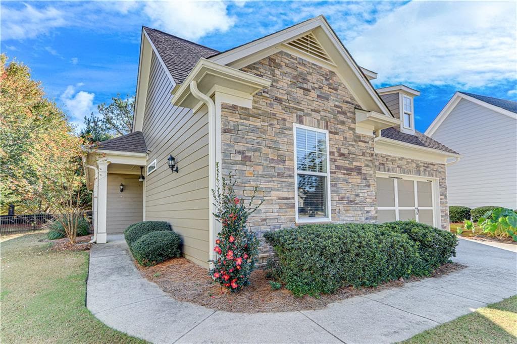 2 bedroom, 2 bathroom, 1,217 sq ft single family residence sold at 3188 Willow Creek Drive, Gainesville, GA 30504