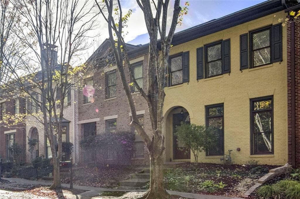 2 bedroom, 3 bathroom, 1,739 sq ft townhouse sold at 1635 Ridenour Parkway, Kennesaw, GA 30152