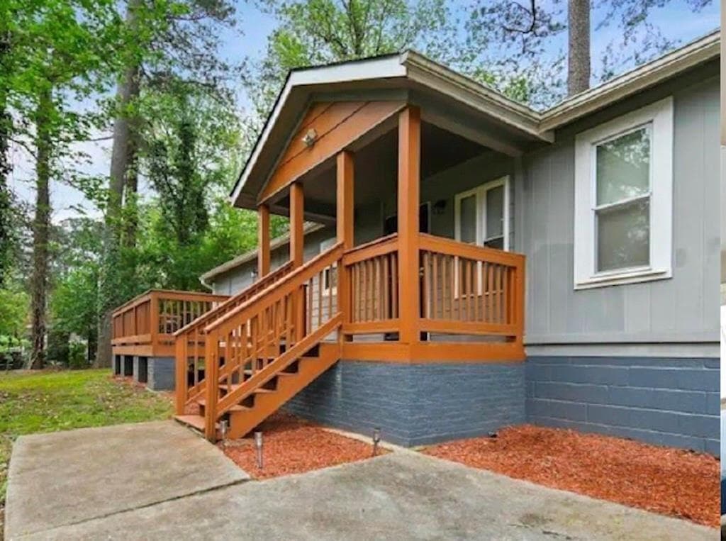 3 bedroom, 2 bathroom, 1,294 sq ft single family residence sold at 2996 1st Avenue, Atlanta, GA 30315