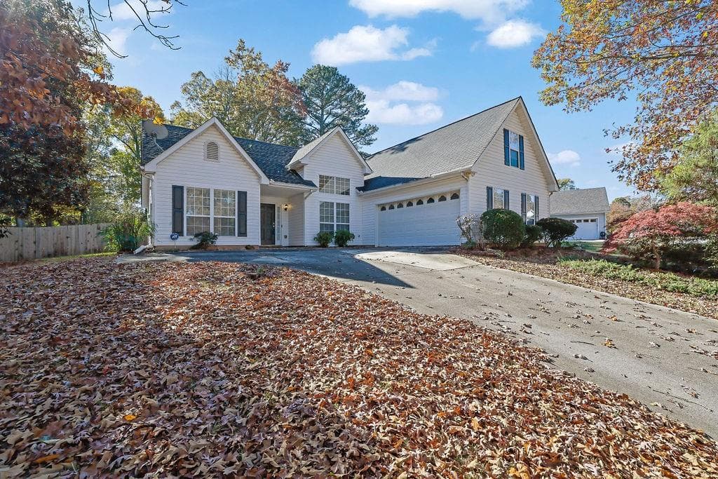 3 bedroom, 2 bathroom, 1,752 sq ft single family residence sold at 4230 Hamilton Walk Drive, Buford, GA 30519