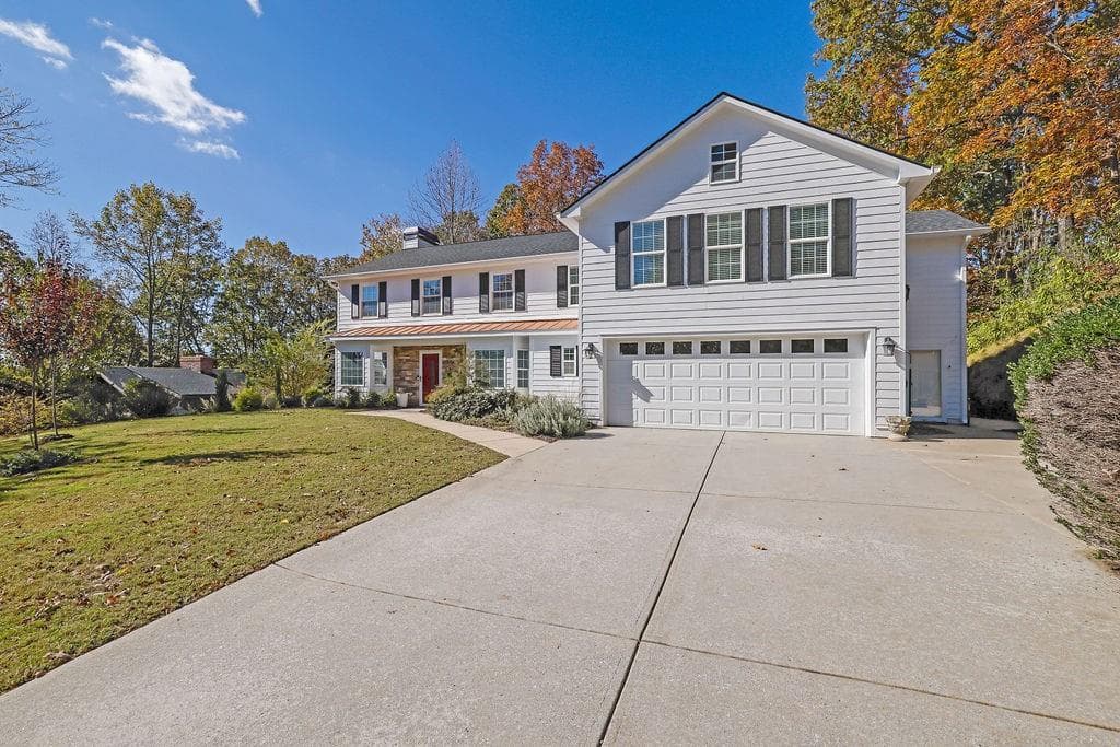 3 bedroom, 3 bathroom, 4,160 sq ft single family residence sold at 2524 Bridgewater Drive, Gainesville, GA 30506