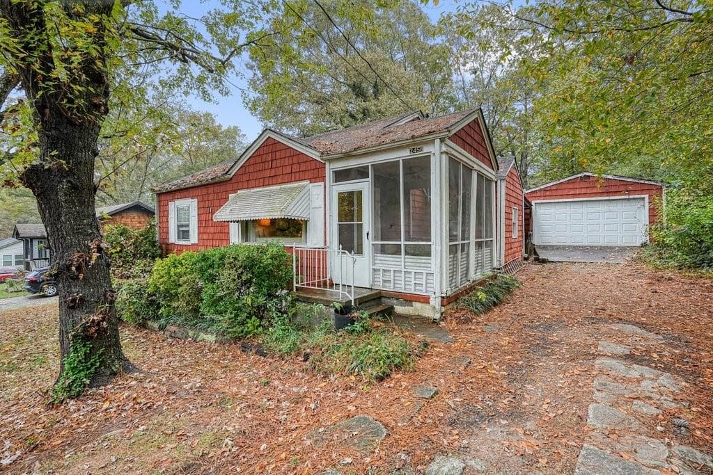 2 bedroom, 1 bathroom, 844 sq ft single family residence sold at 2458 Hillcrest Drive, Atlanta, GA 30344
