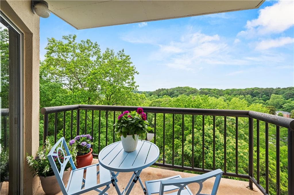 1 bedroom, 1 bathroom, 820 sq ft condominium sold at 1 Biscayne Drive 610, Atlanta, GA 30309