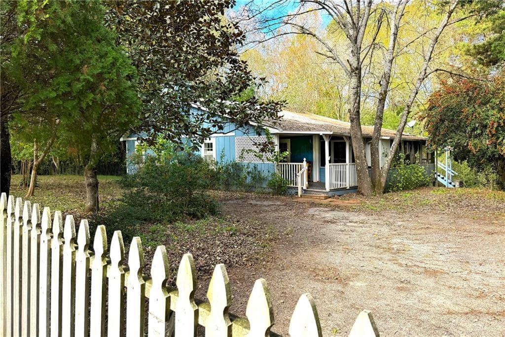 3 bedroom, 2 bathroom single family residence sold at 13739 Highway 278, Social Circle, GA 30025