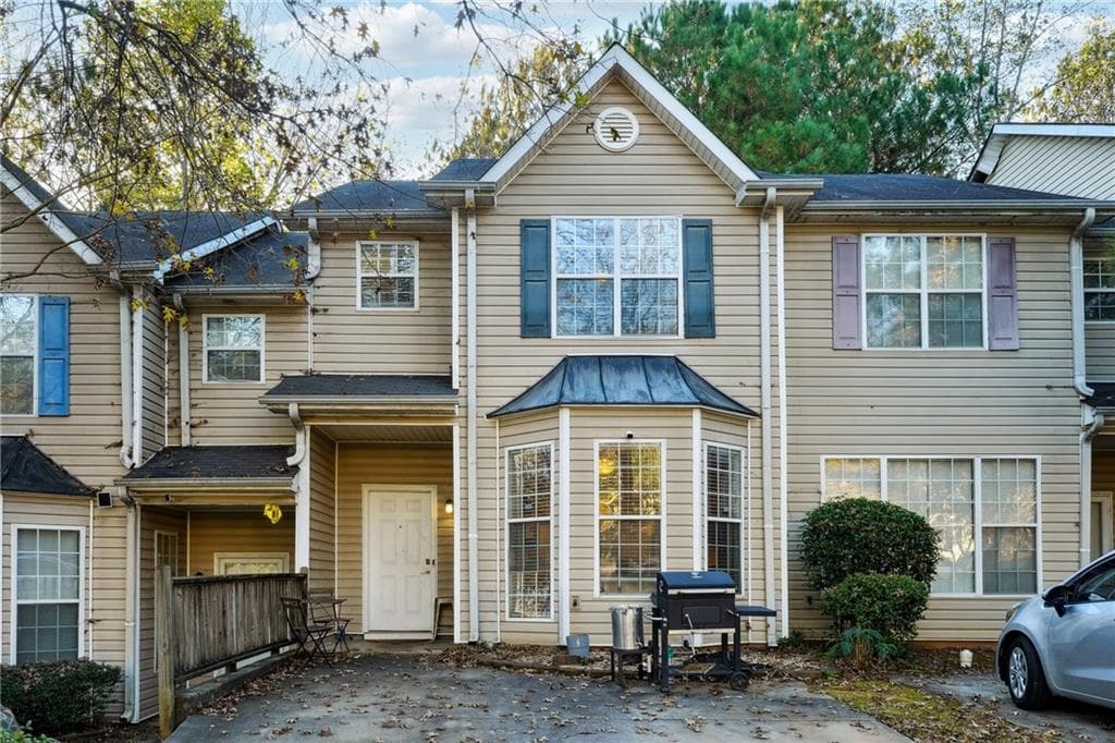 3 bedroom, 3 bathroom townhouse sold at 6677 Sunset Hills Boulevard, Rex, GA 30273